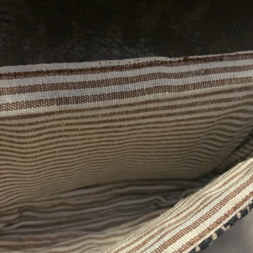 Crossbody - Picture 4 of 4